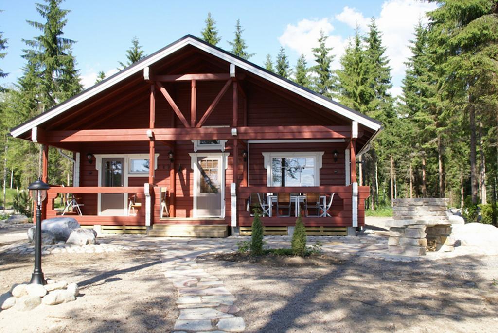 Kartanohotelli Satulinna Huvilat Hirvensalmi Bilik gambar